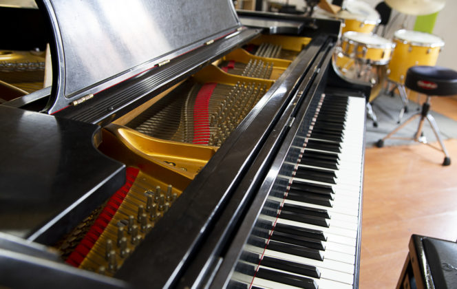 Mês Elas/Delas | Apresentação Musical: Juliana Amaral e Lis de Carvalho