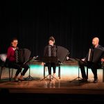 A foto mostra o trio Tcheco de Acordeon se apresentando no Centro Cultural da Penha.